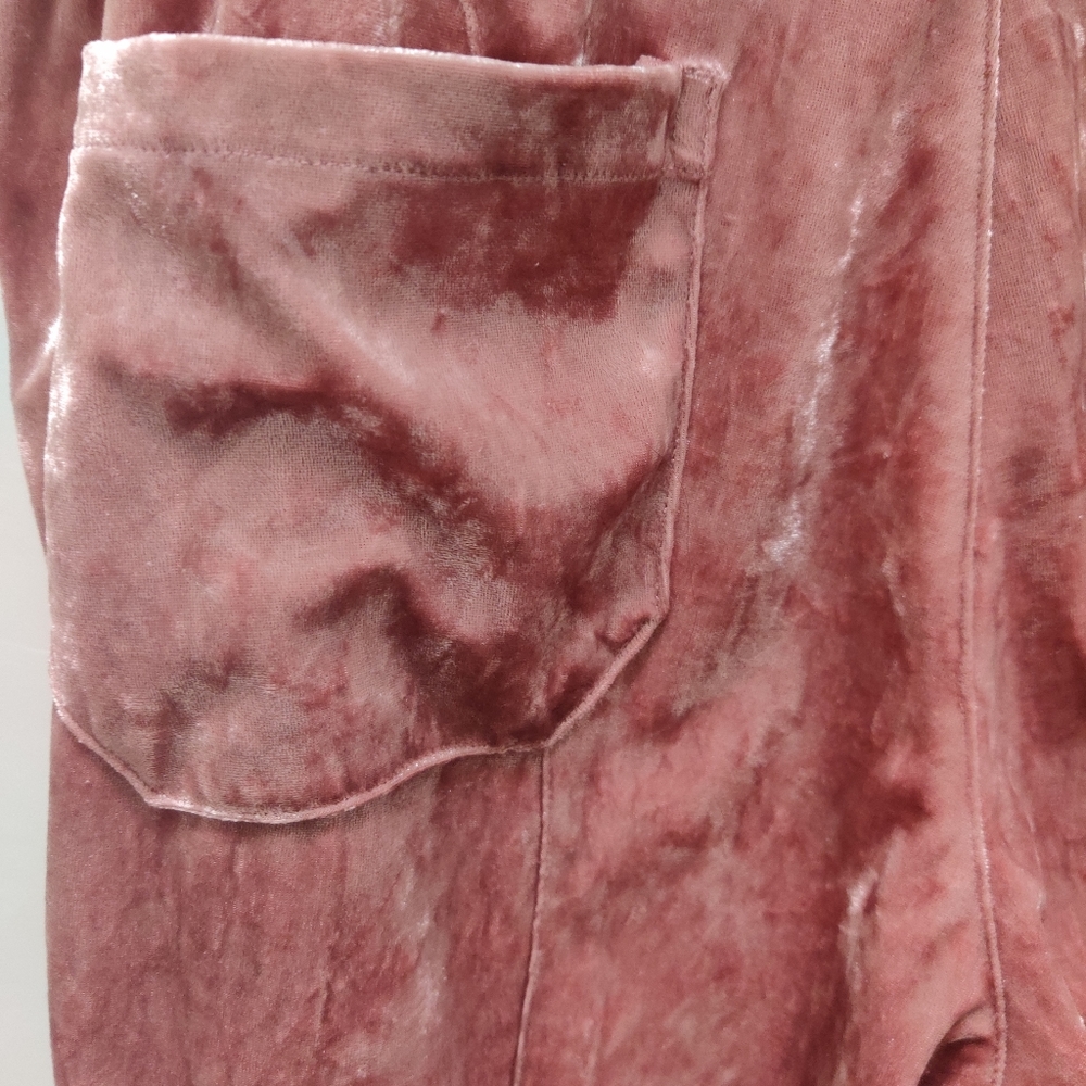 Jolt Lounge Act Pink Crushed Velvet Crop Joggers - Picture 6 of 13